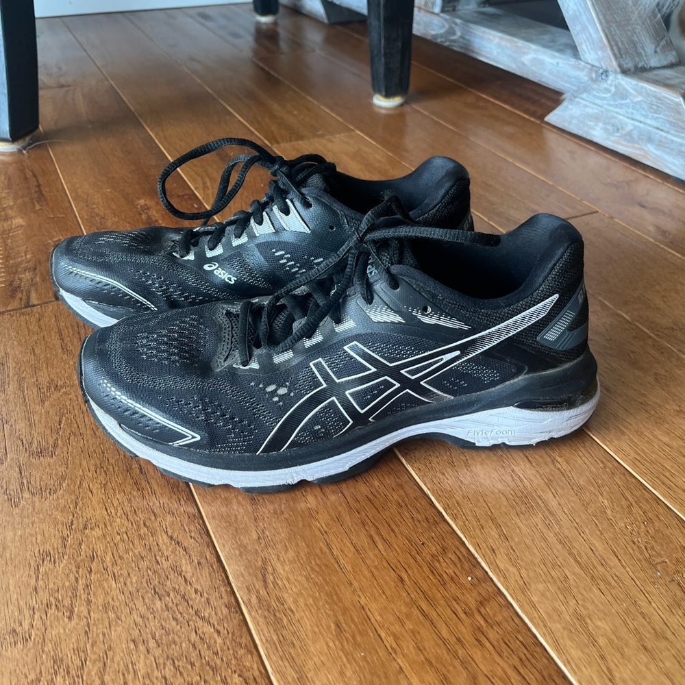 Women’s ASICS GT 2000 7 tennis shoes